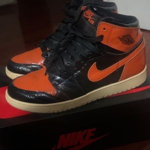 shattered backboard 1s size 7 in women.